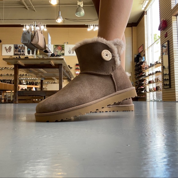 bailey mini button uggs